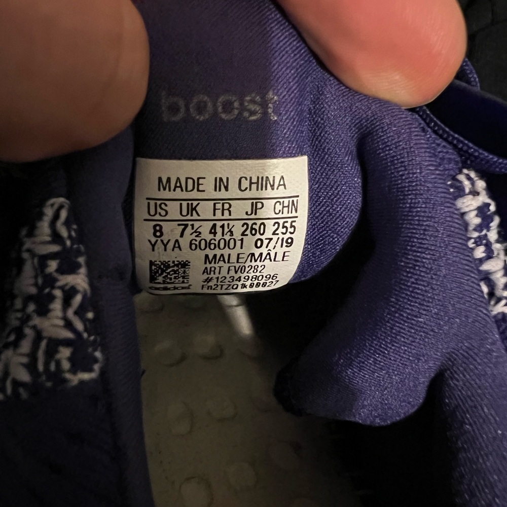 Men’s Adidas UltraBoost UW Huskies Purple/Gold Size 8. - Picture 11 of 13